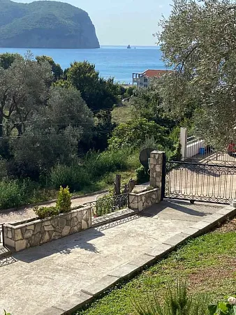 House with apartments for sale in Buljarica  — photo 2